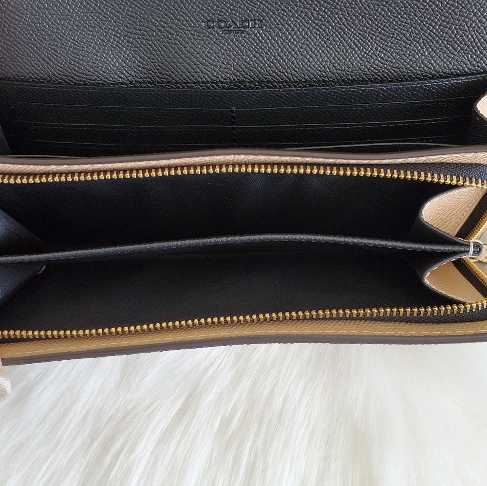 🎁💕Beautiful Coach Wallet With Charm(1 Available) - Picture 7 of 9